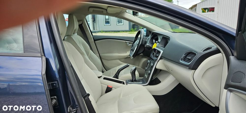 Volvo V40 T3 - 27