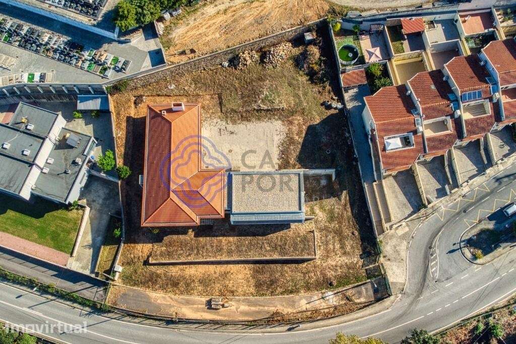 Moradia T6 independente, lote 2780m2 - Grande imagem: 4/20