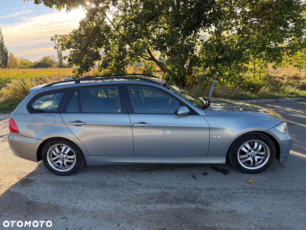 BMW Seria 3 320i - 6