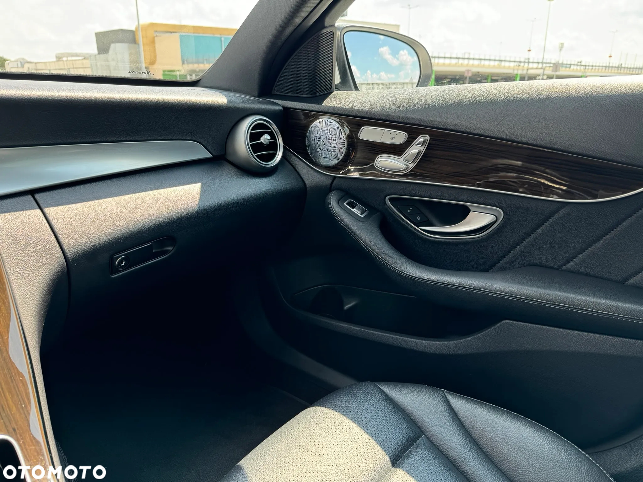 Mercedes-Benz Klasa C 300 4Matic 9G-TRONIC AMG Line - 25