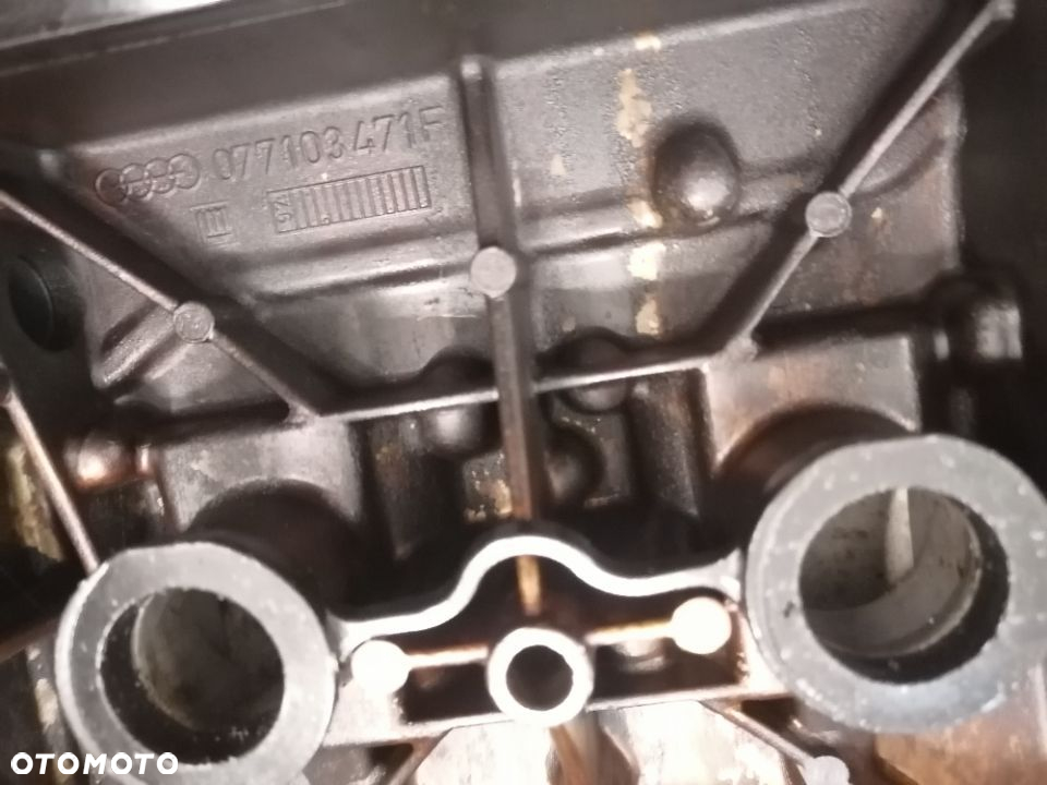 Pokrywa Zaworów Prawa Audi A8 D2 3.7 4.2 V8 077103472D - 6
