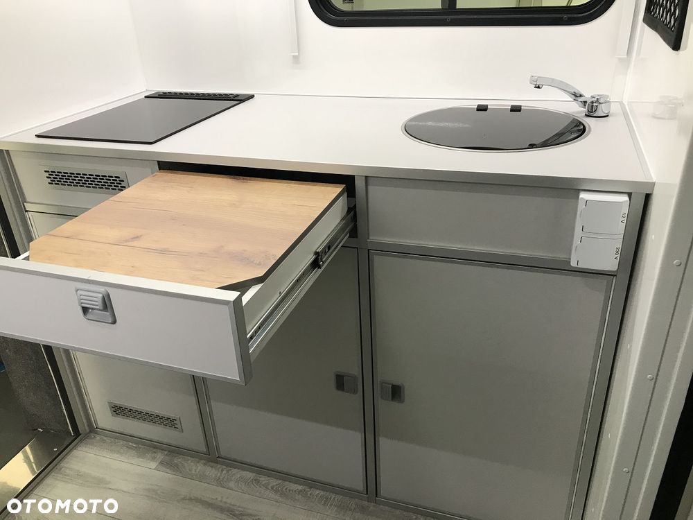Camper do aut powyżej 3,5 T Iveco, Mercedes, Renault - 23