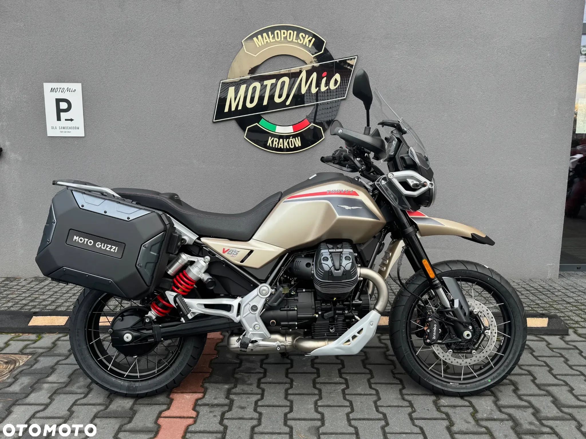 Moto Guzzi V85 - 1