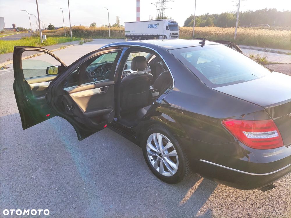 Mercedes-Benz Klasa C 180 BlueEFFICIENCY Avantgarde - 27