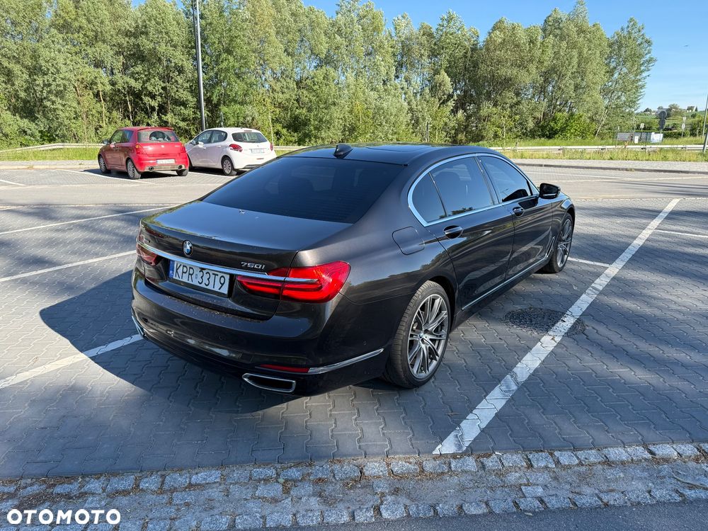 BMW Seria 7 750i xDrive Edition Exclusive - 7