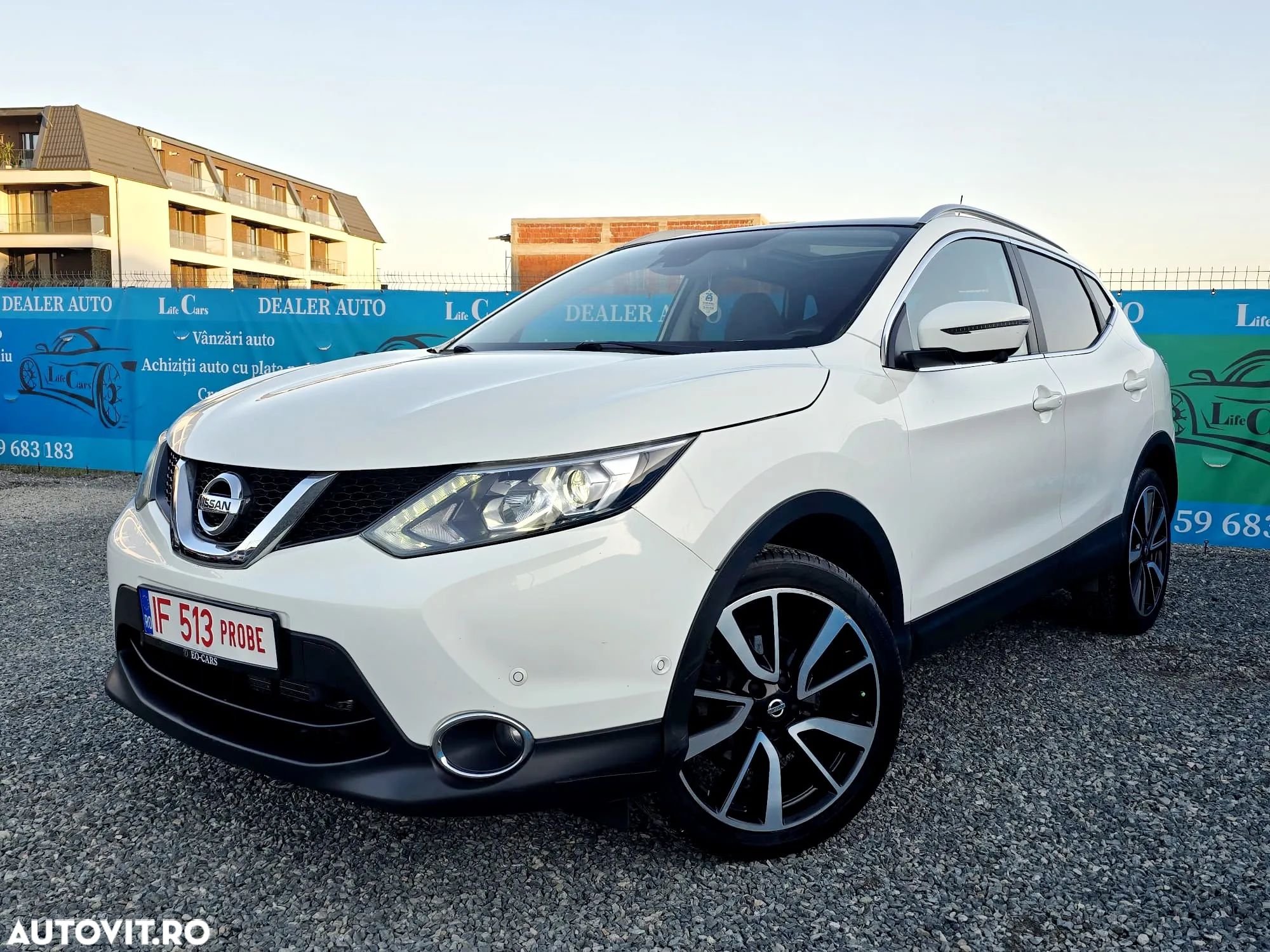 Nissan Qashqai 1.6 DCI Xtronic TEKNA - 1