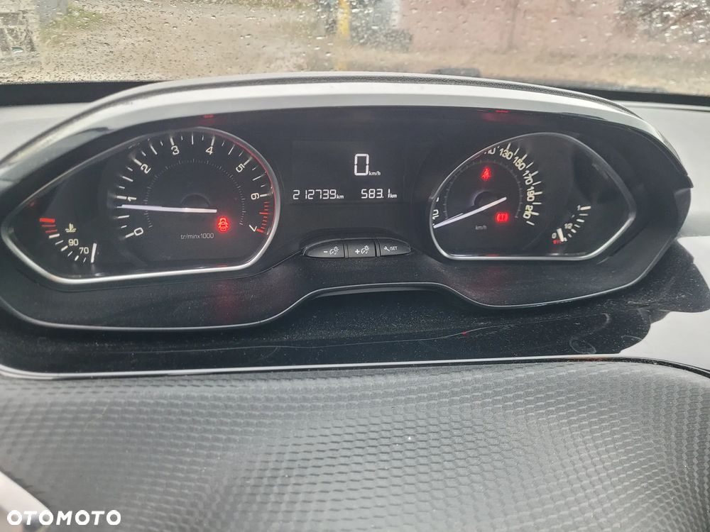 Peugeot 208 PureTech 82 Start & Stop Allure - 22