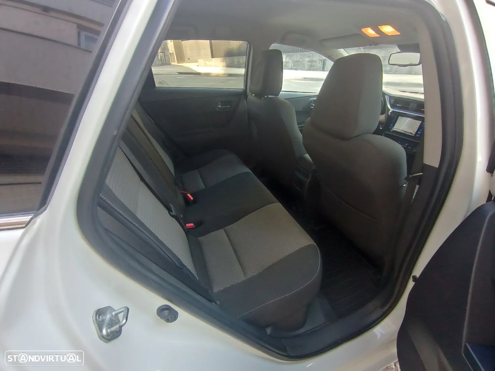 Toyota Auris Touring Sports 1.8 HSD Exclusive +TSS+Navi - 25
