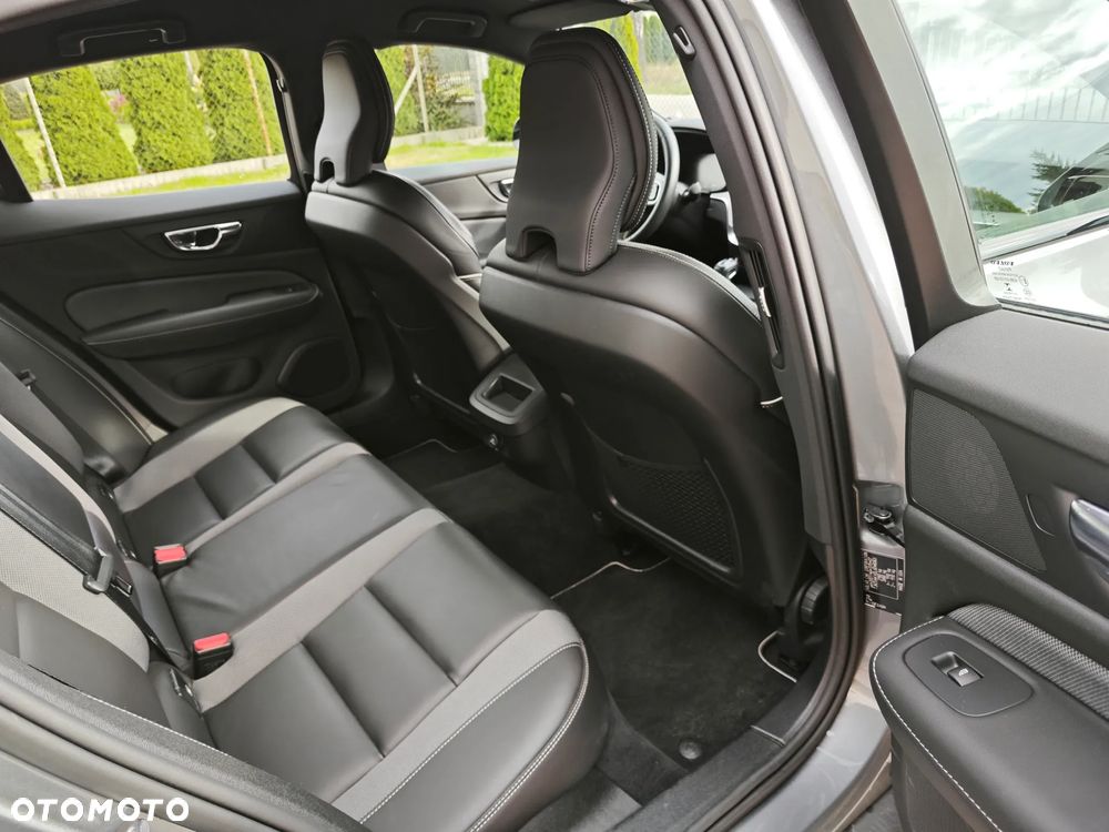 Volvo S60 T4 R-Design - 18