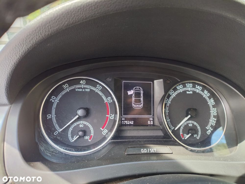 Skoda RAPID 1.0 TSI Active - 8