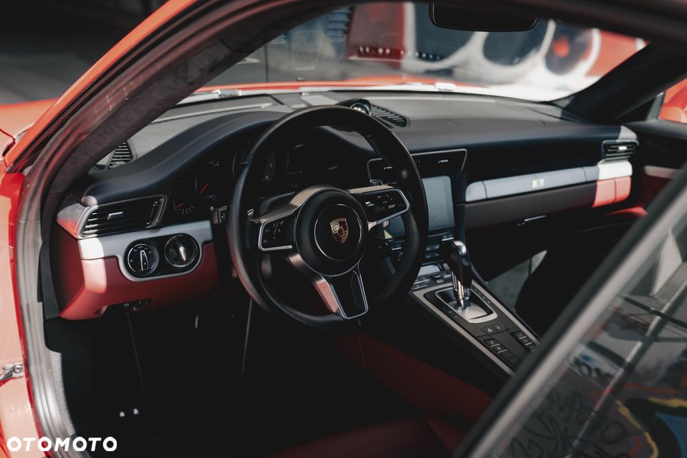 Porsche 911 Carrera 4S PDK - 21