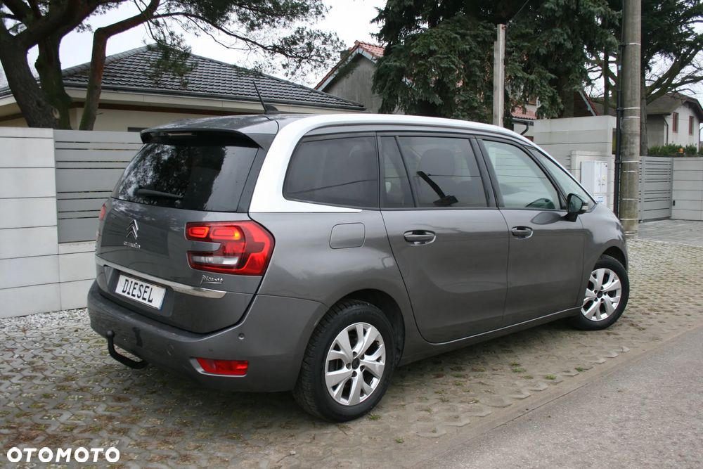 Kia Carens 1.7 CRDi M 7os - 36