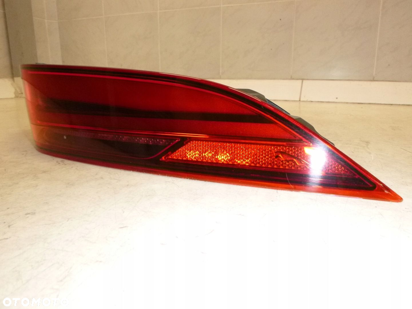 JAGUAR E PACE X540 LAMPA LED TYŁ PRAWA W BŁOTNIK 6 - 10