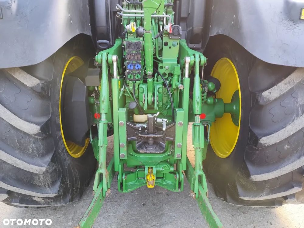 John Deere 6215R - 13