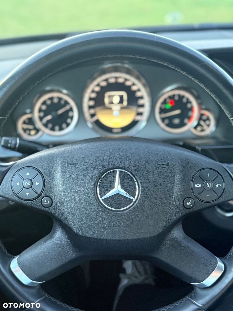 Mercedes-Benz Klasa E 200 CGI BlueEFFICIENCY Avantgarde - 8
