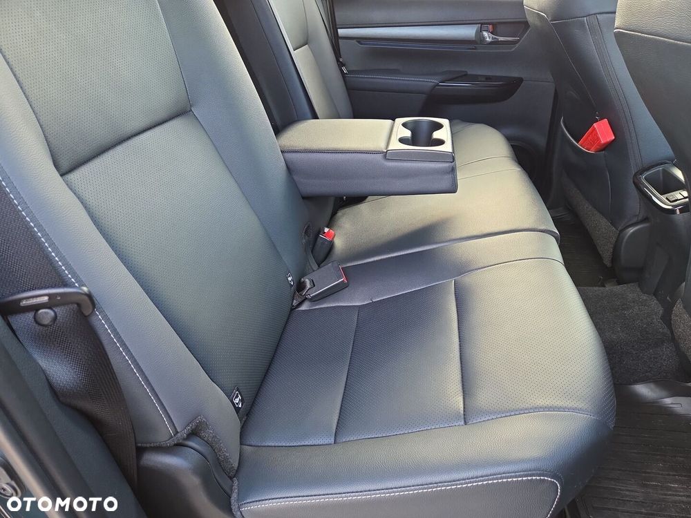 Toyota Hilux 2.8 D-4D mHEV Double Cab Invincible 4x4 - 12