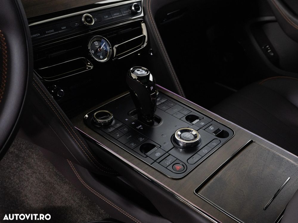 Bentley Flying Spur V8 PHEV - 13