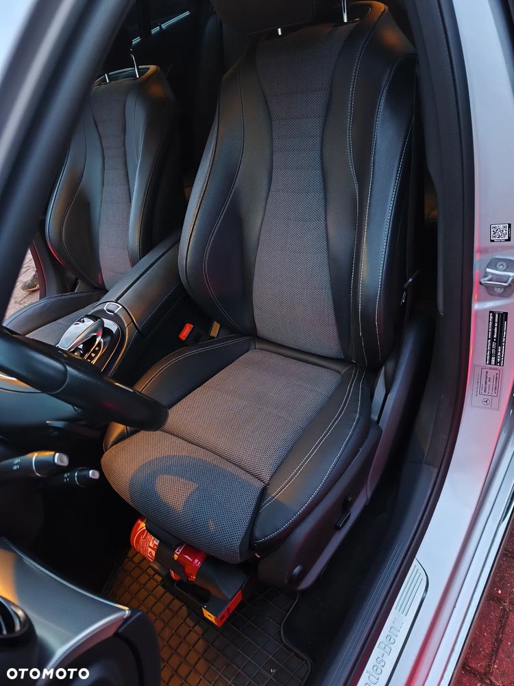Mercedes-Benz Klasa E 220 d 4-Matic 9G-TRONIC - 11