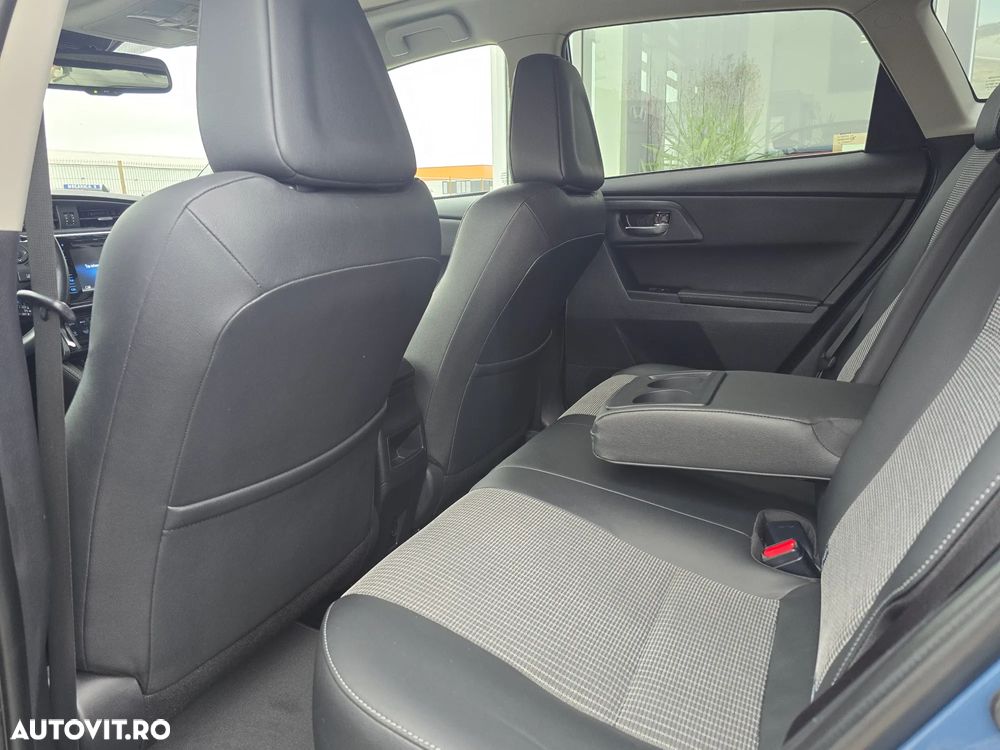 Toyota Auris 1.8 L VVT-i Hybrid Sol - 14