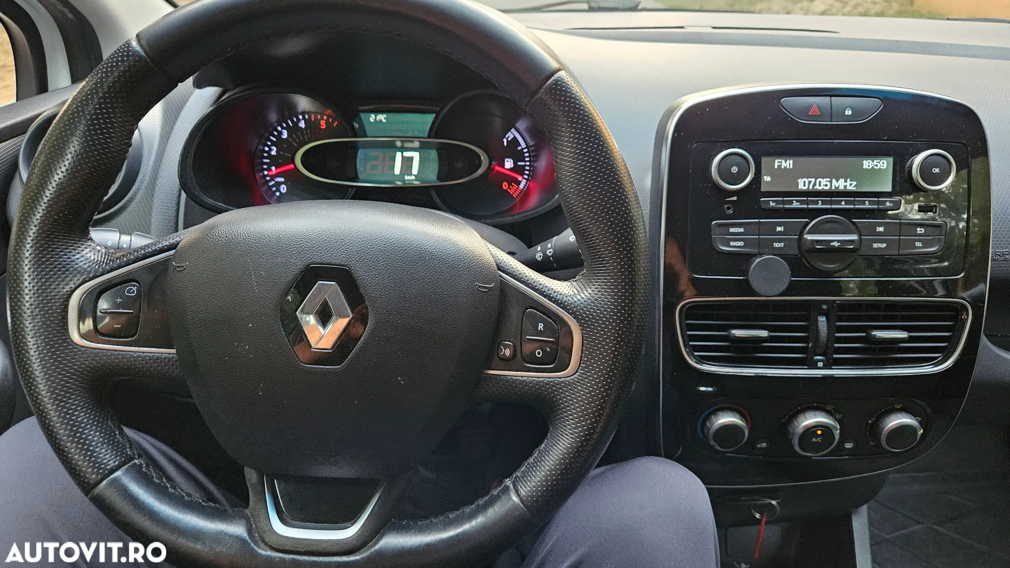 Renault Clio IV 1.5 Energy dCi 90 Dynamique - 12