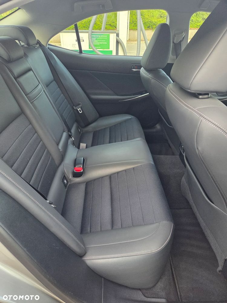 Lexus IS 200t Elegance - 12