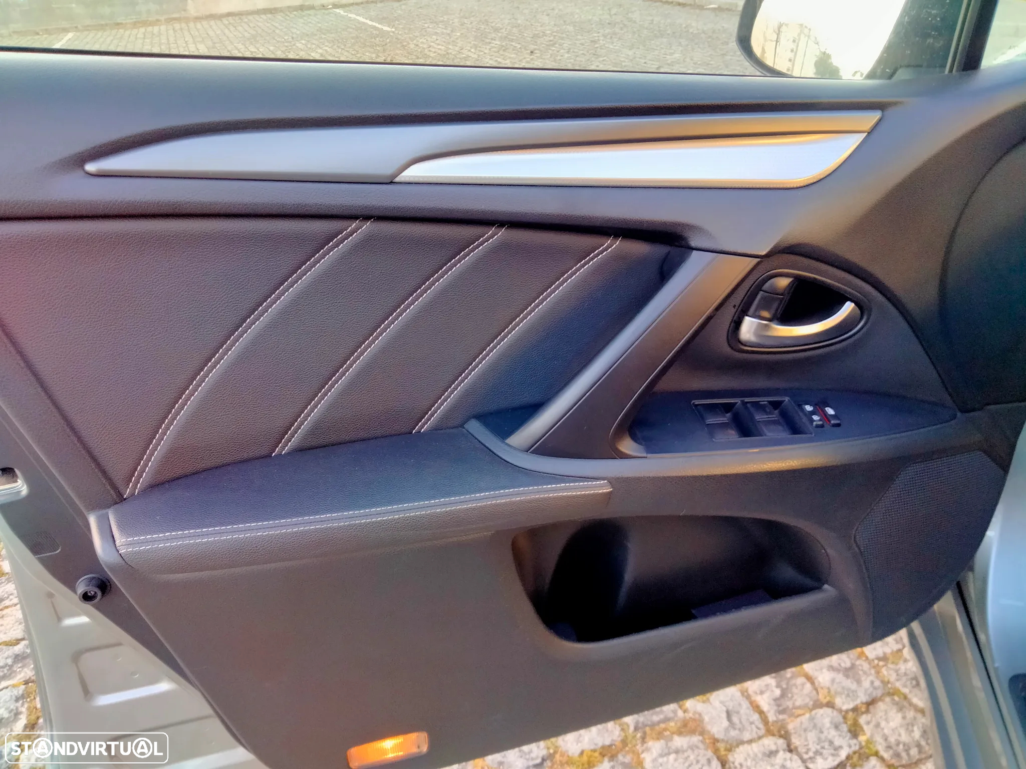 Toyota Avensis SD 2.0 D-4D Luxury+GPS - 14