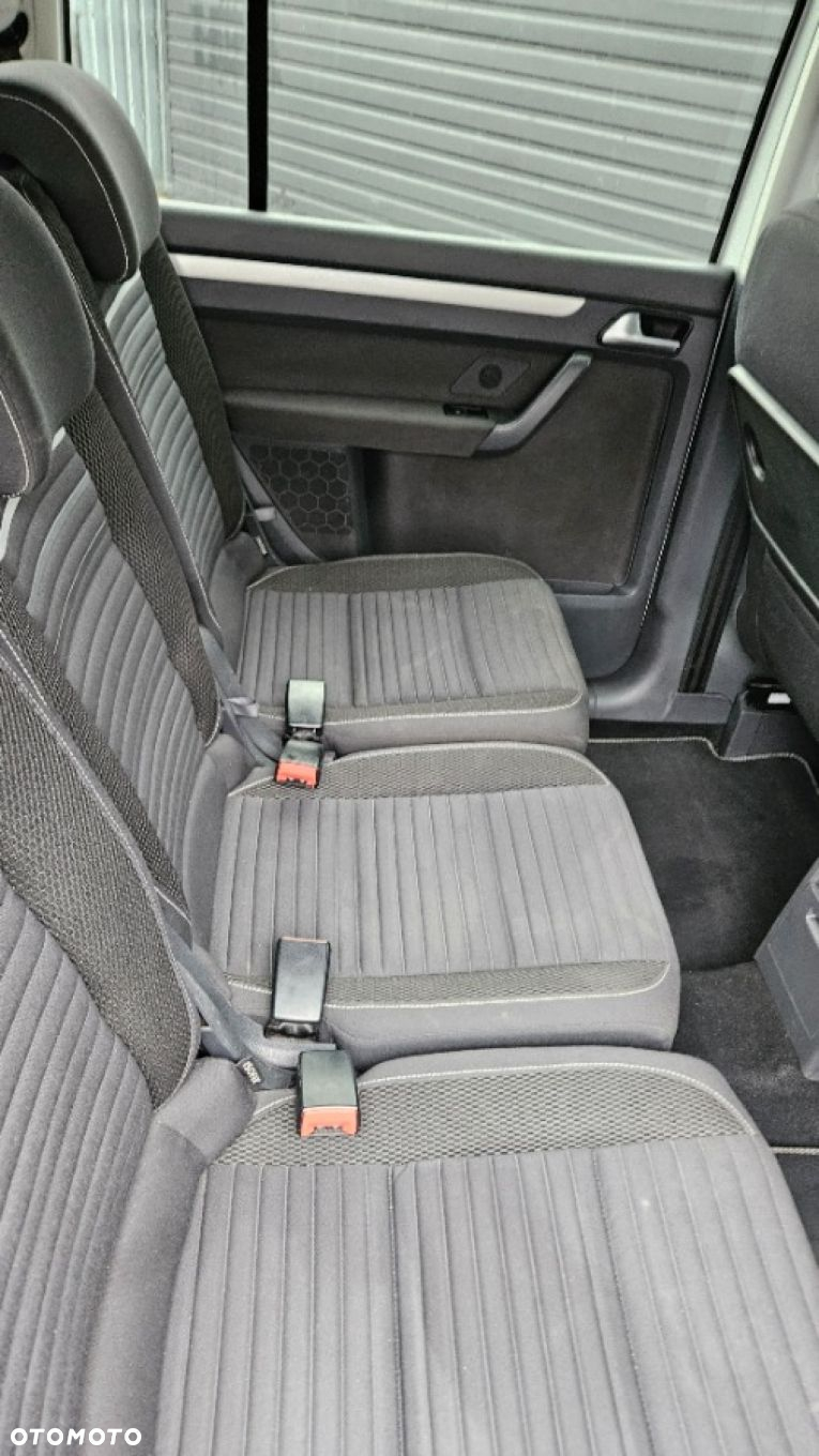 Volkswagen Touran - 30