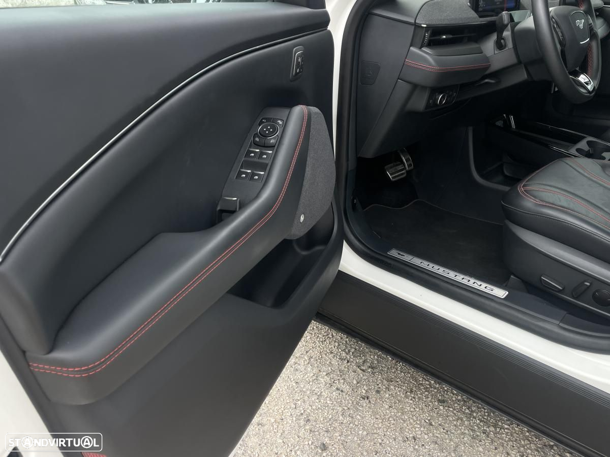 Ford Mustang Mach-E 98.7 kWh Premium AWD - 11