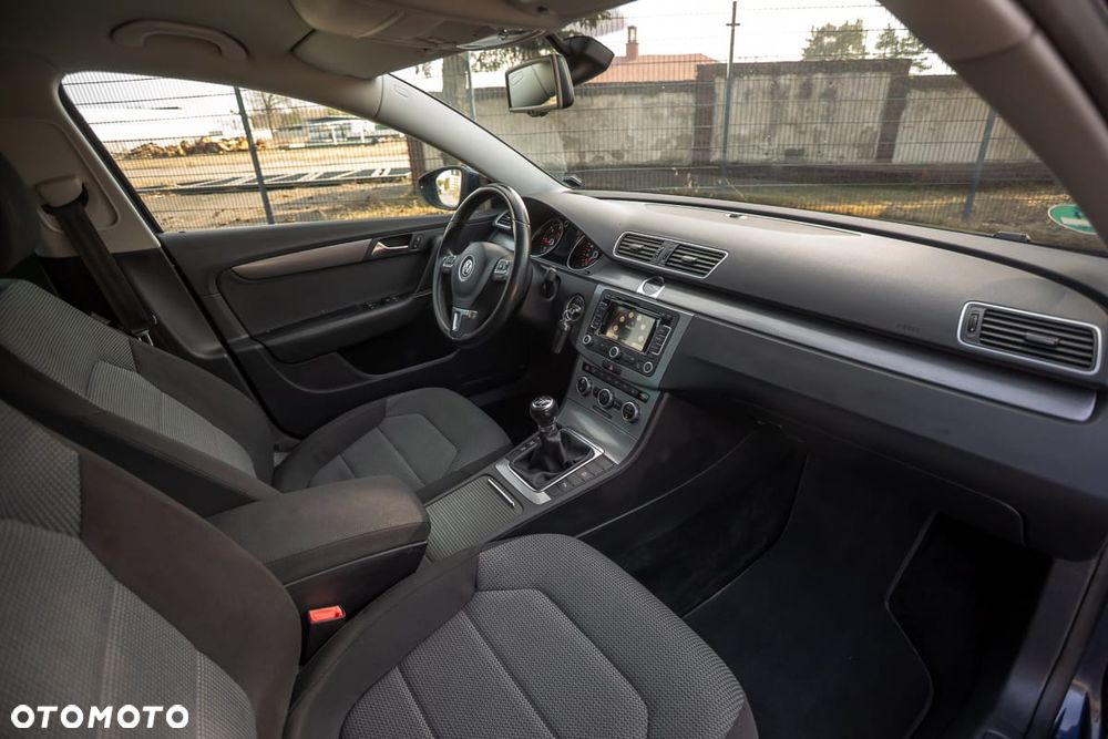 Volkswagen Passat 2.0 Blue TDI SCR Comfortline - 22
