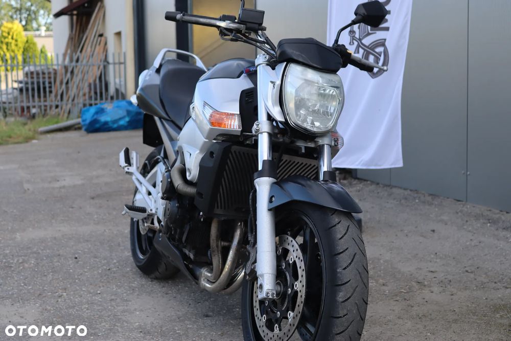 Suzuki GSR - 4