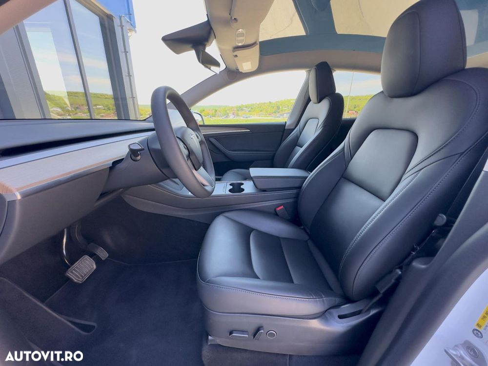 Tesla Model Y Long Range Dual Motor AWD - 11