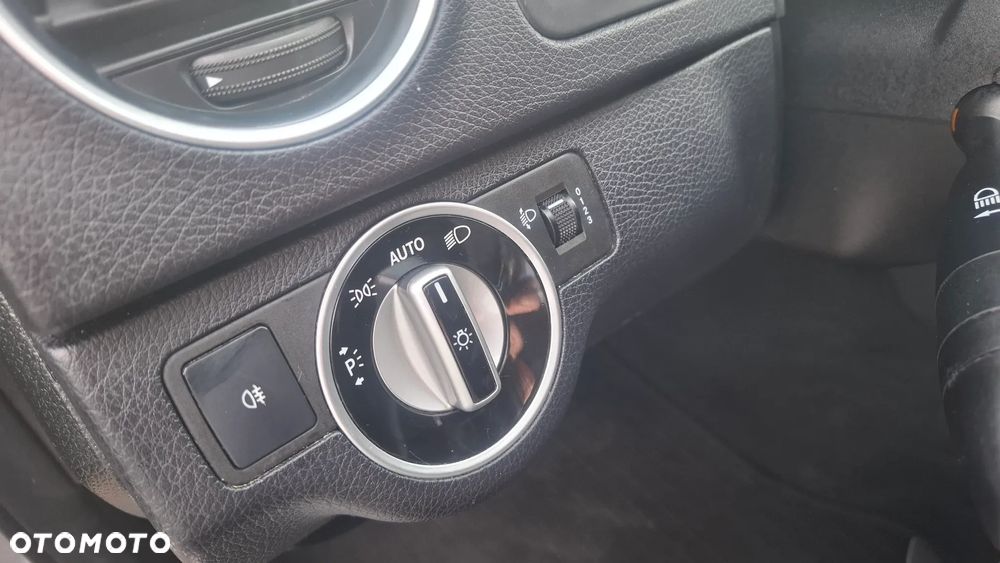 Mercedes-Benz Klasa C 180 CGI BlueEFFICIENCY - 13