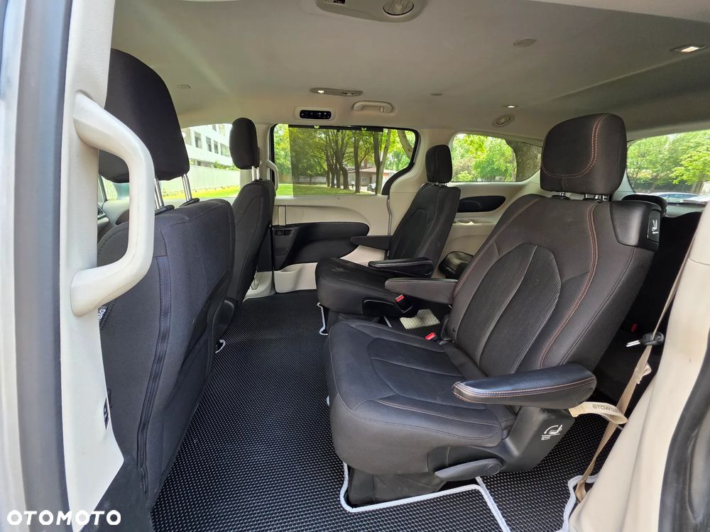 Chrysler Pacifica - 22