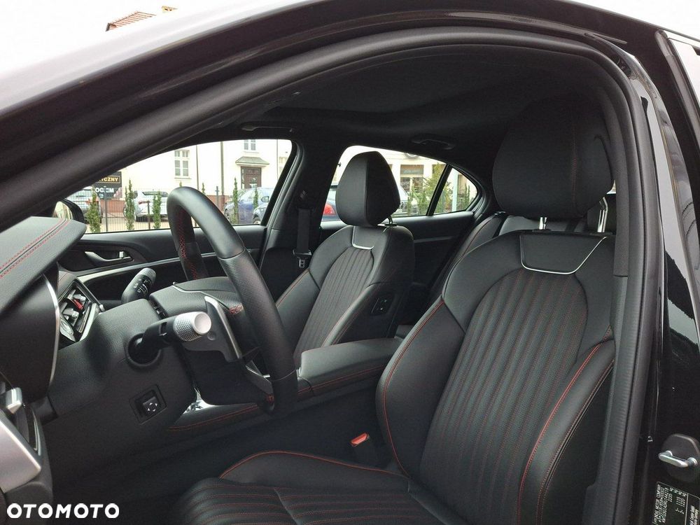 Genesis G70 2.0T Plus AWD 8AT Sport - 12