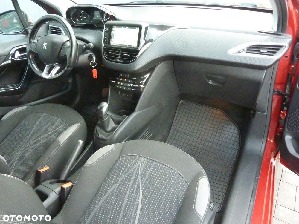 Peugeot 208 - 18