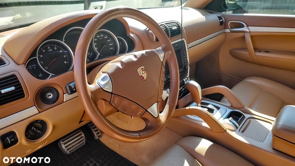Porsche Cayenne - 8