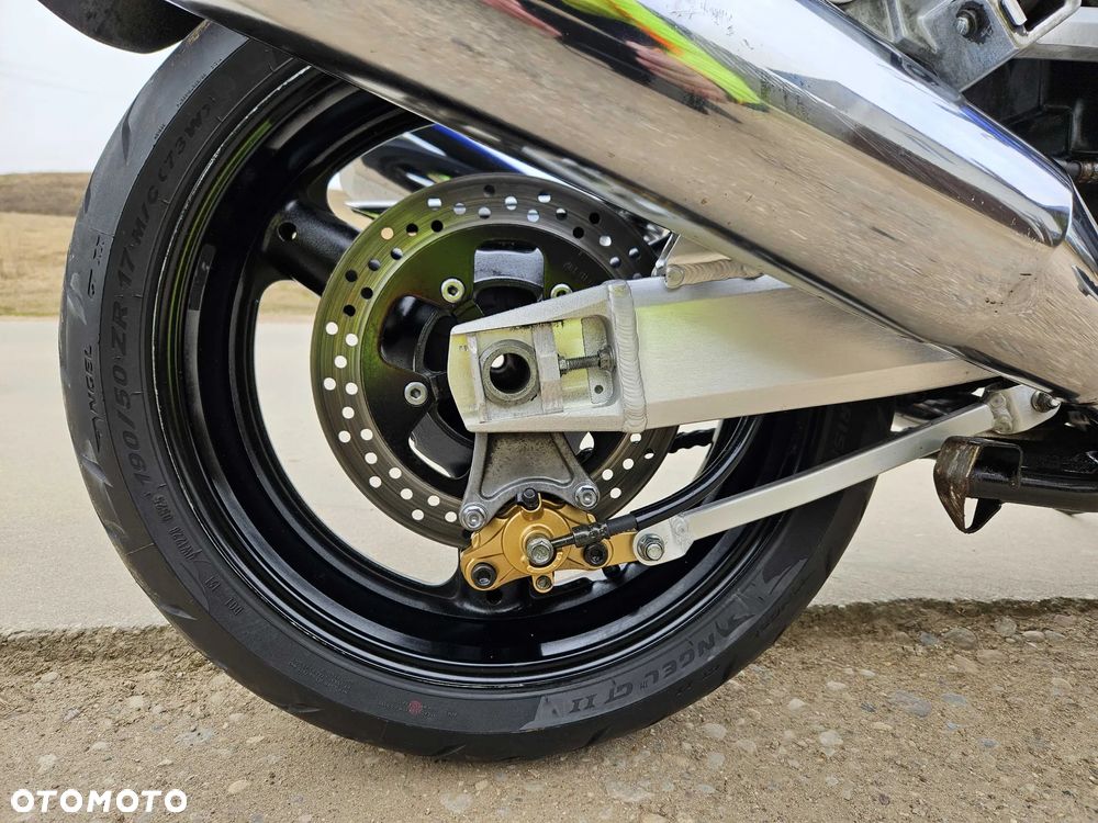 Suzuki GSX - 13