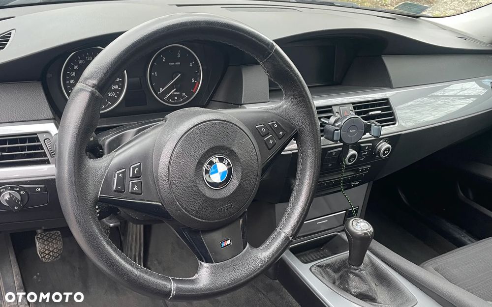 BMW Seria 5 525d - 11