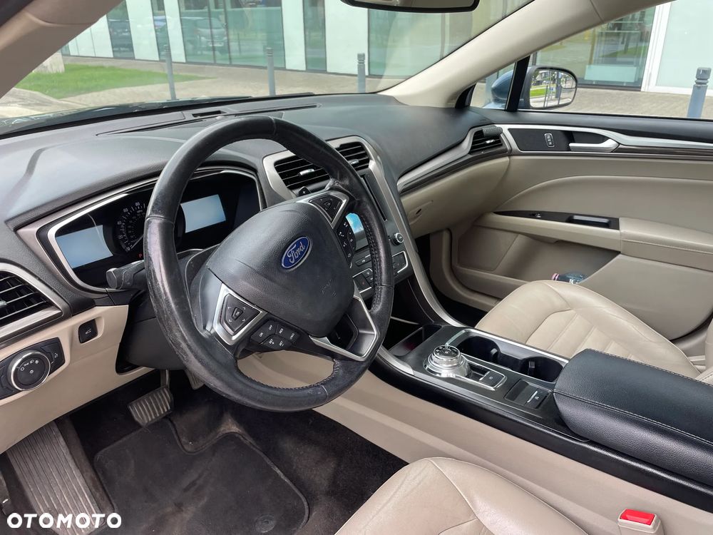 Ford Fusion - 16