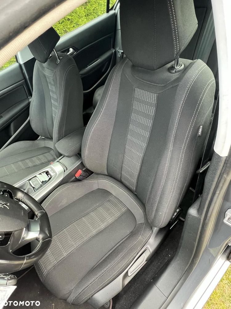 Peugeot 308 1.2 PureTech Allure S&S - 15