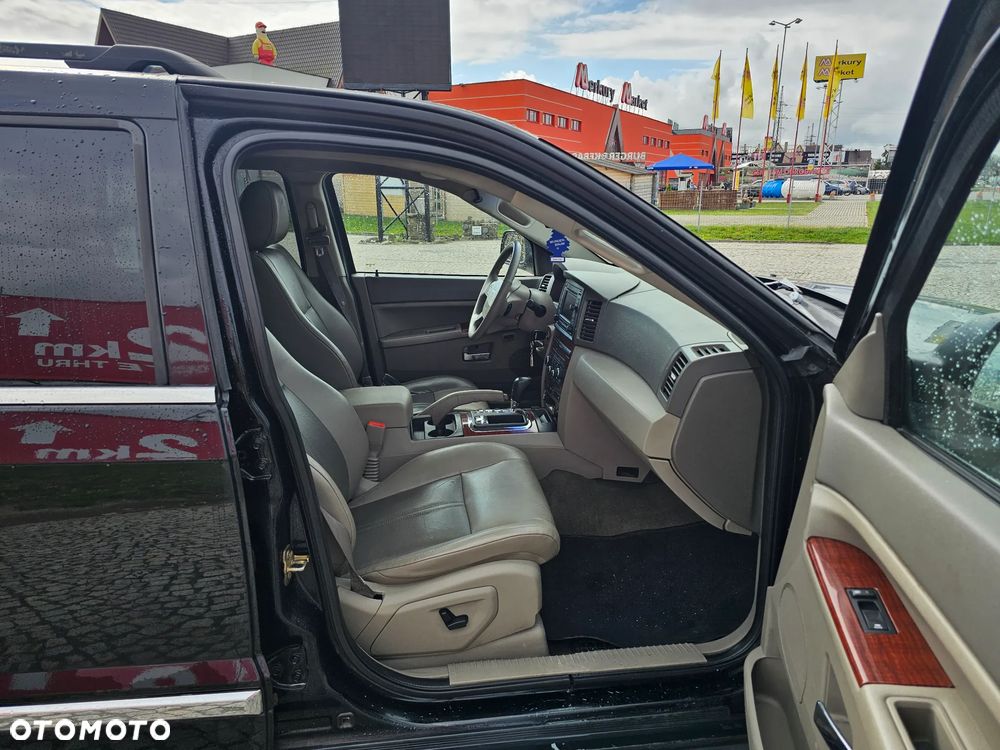 Jeep Grand Cherokee - 24