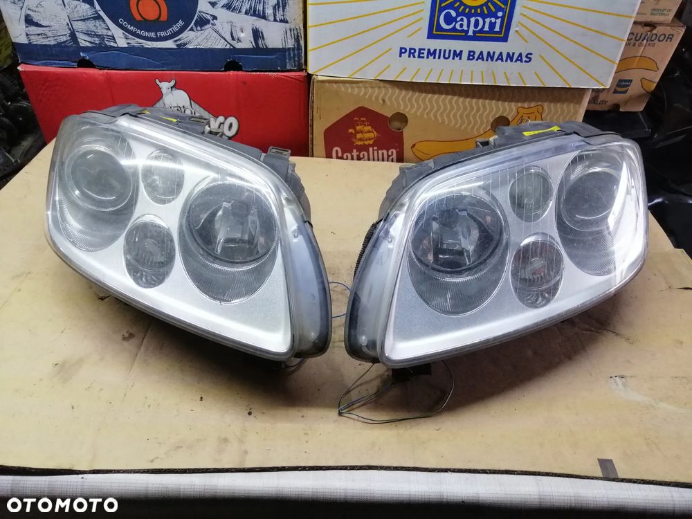 Volkswagen Touran Caddy lampy przód Xenon komplet - 1