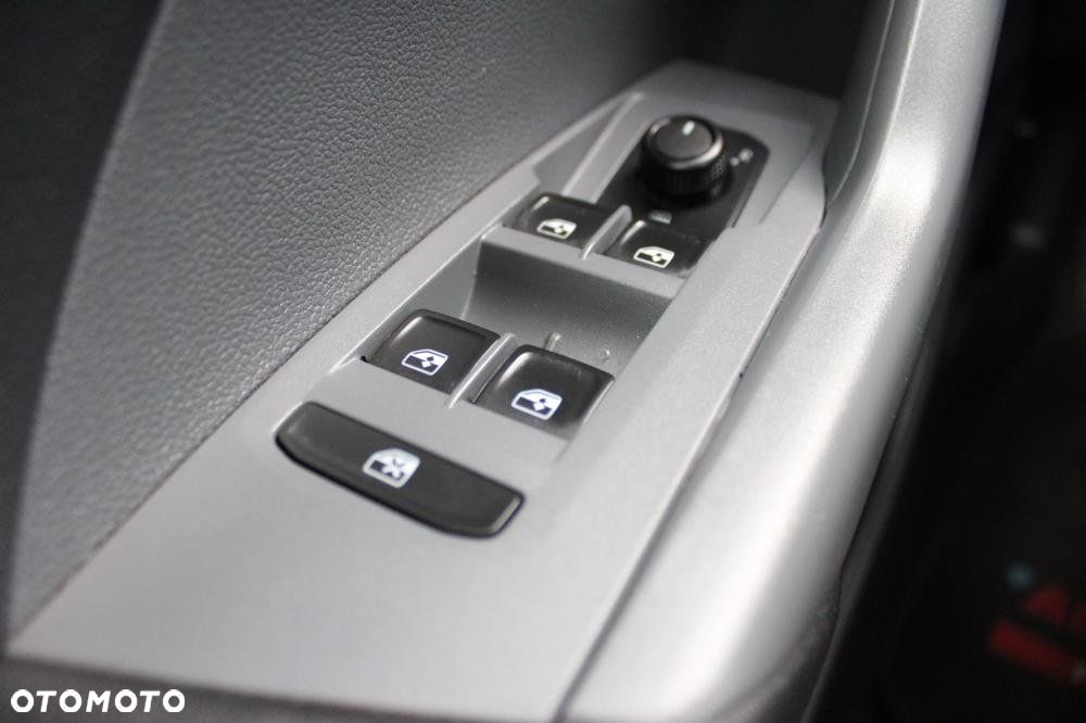 Volkswagen T-Cross - 13