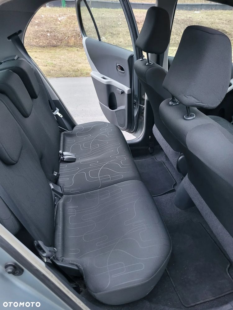 Toyota Yaris - 25