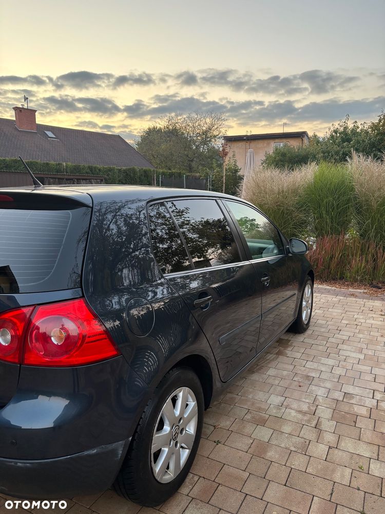 Volkswagen Golf 1.6 FSI Trendline - 5