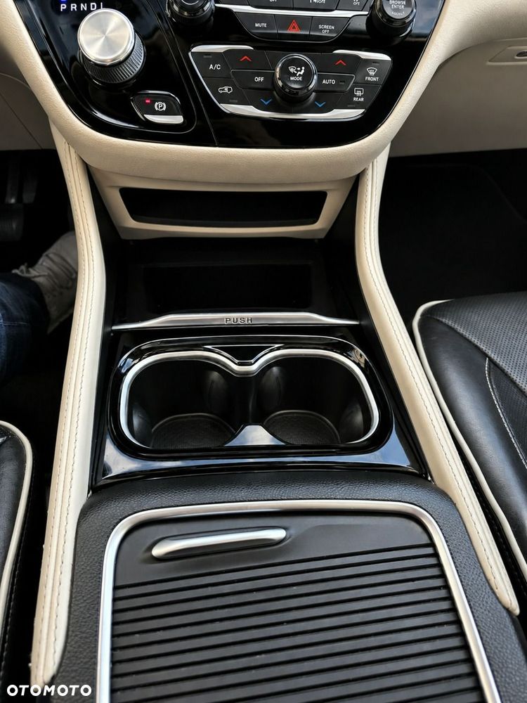 Chrysler Pacifica - 15