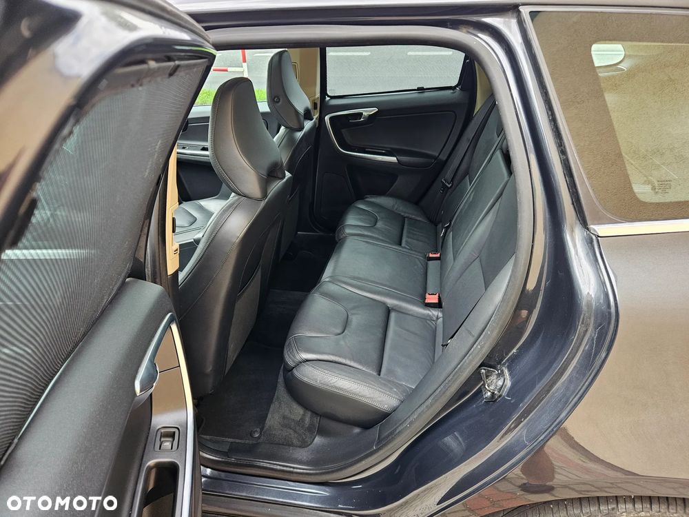 Volvo XC 60 D5 AWD Geartronic Summum - 15