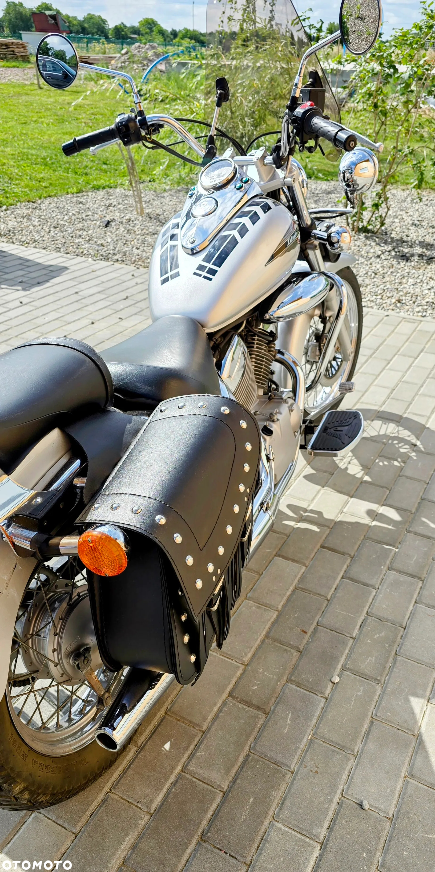 Suzuki Intruder - 8