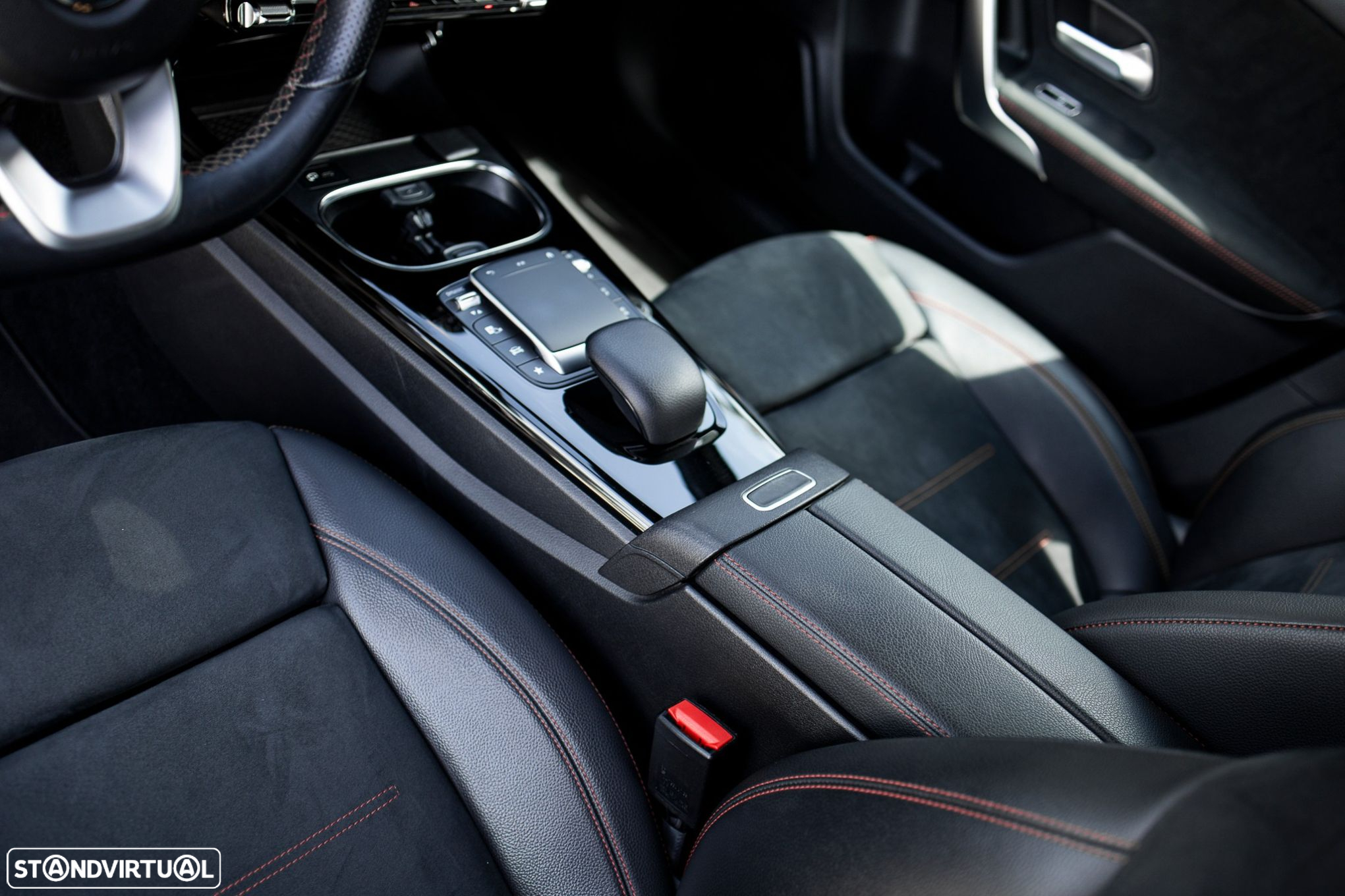 Mercedes-Benz A 250 Limousine e AMG Line - 34