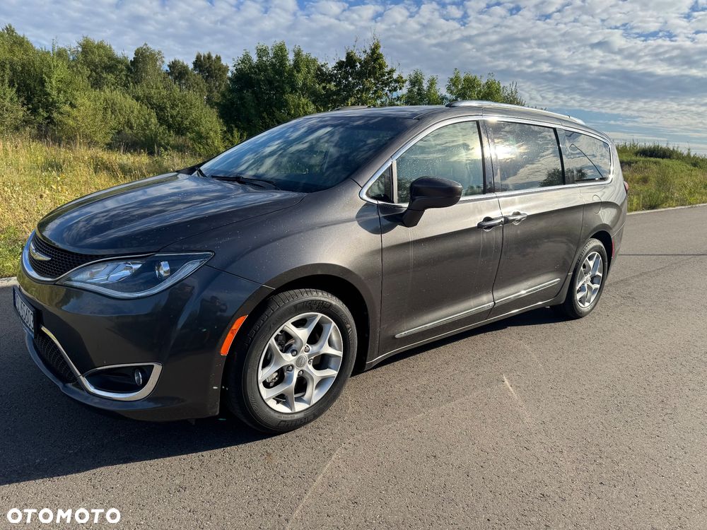 Chrysler Pacifica - 1